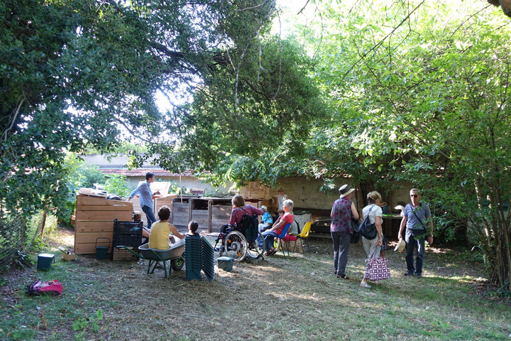 DSC07107.JPG - 26 juin 2018 : atelier de lancement du compostage animé par Coralie Scribe
